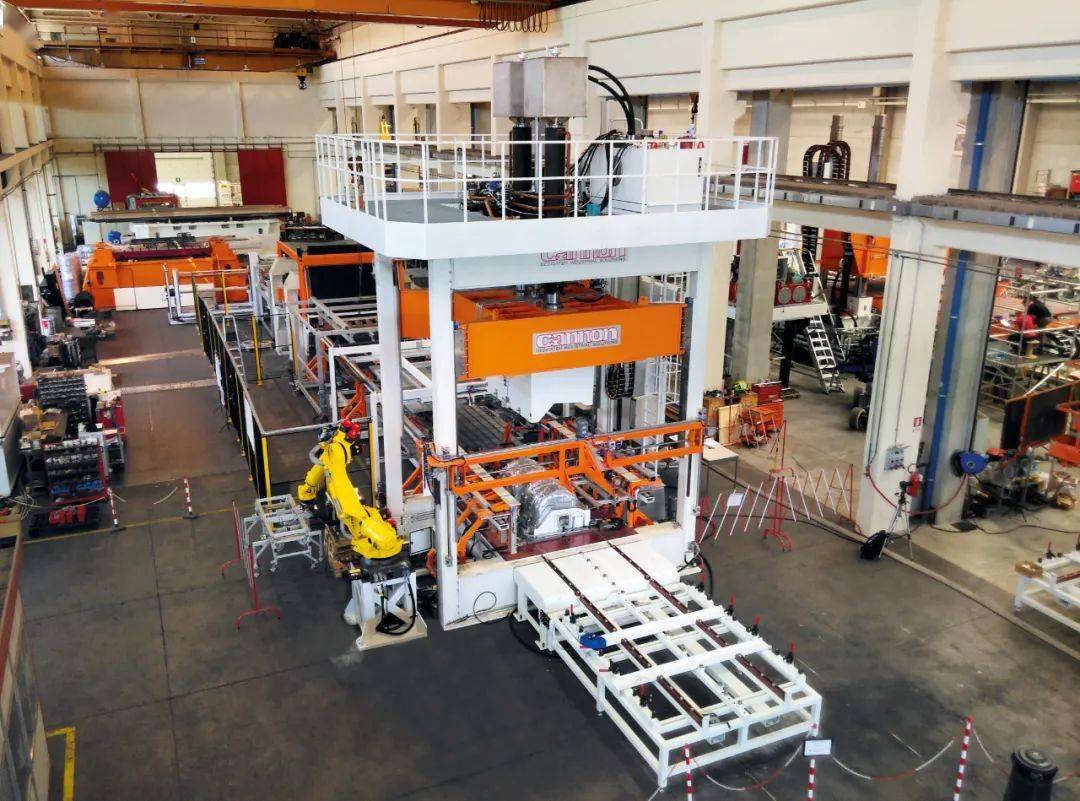 汽車(chē)的前圍應(yīng)該用什么工程塑料來(lái)生產(chǎn)?